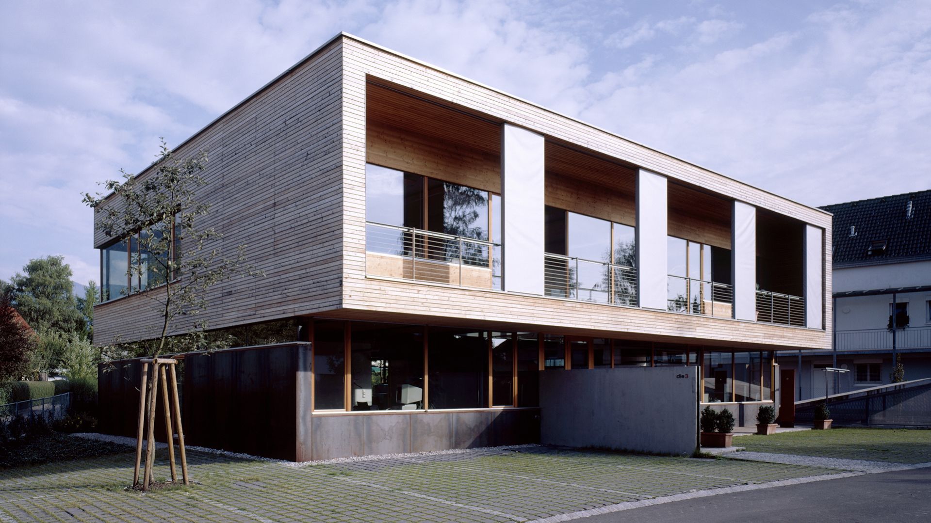die3_ueber_uns_agenturgebaude_aussenansicht